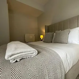 Superior Stay, Sophia Gardens, Centre And Stadium Sleeps 4 Apartment