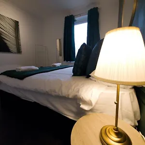 King Bed By Promise Apartment