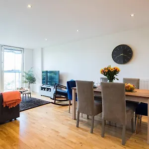 https://greenwich-riverside-2-bed-apartment-sleeps-6.cambridgehotelsuk.com